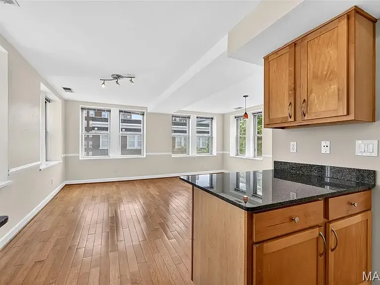 5360 Pershing Ave #6C — Photo 9