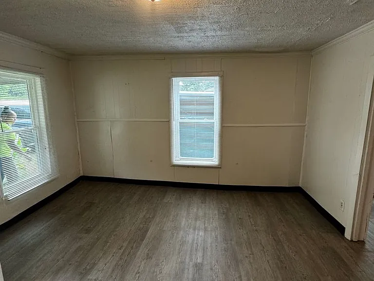 305 Lineberger St — Photo 2