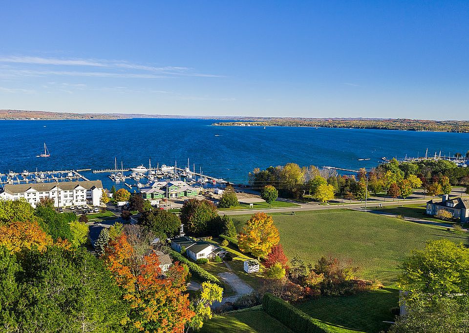 110 Terrace St, Charlevoix, MI 49720 Zillow