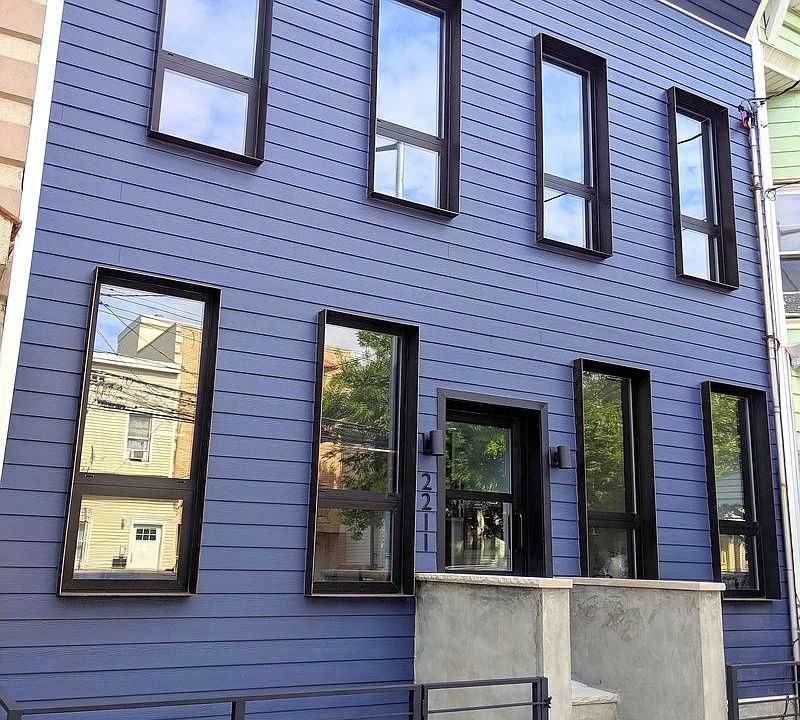 1st image of 2211 41st St APT 1R
