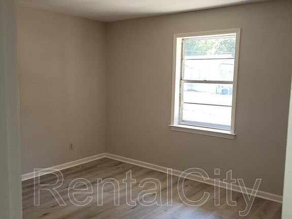 3rd image of 1002 Hillcrest Ave APT 6