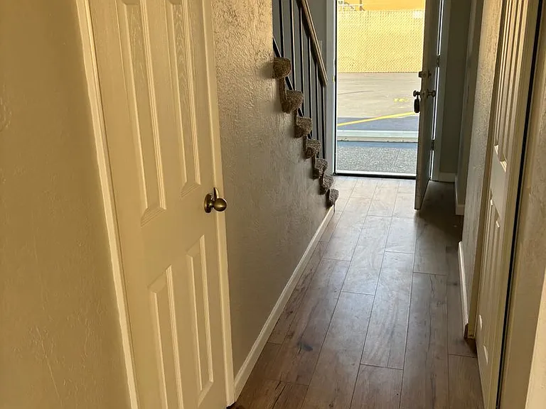 Villa Chateau Apartments — Photo 3