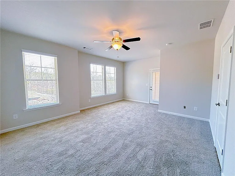 2586 Mills Commons Dr — Photo 17