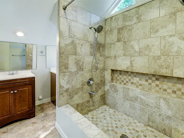 713 Sue Barnett Dr — Photo 23