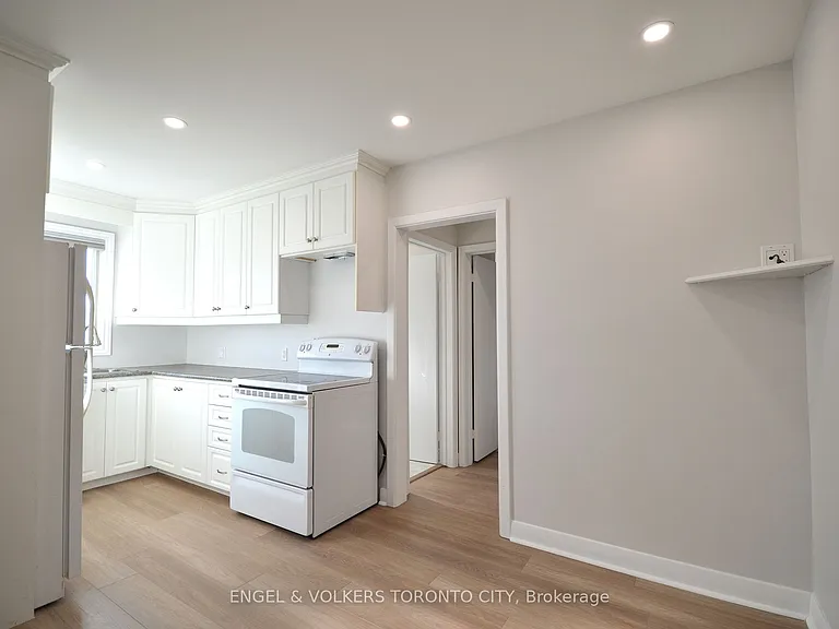 139 Queen St #MAIN FLOOR — Photo 8