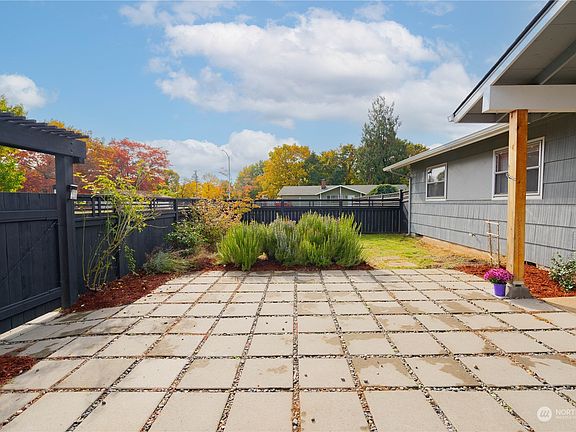 4th image of 116 S Nashville Way