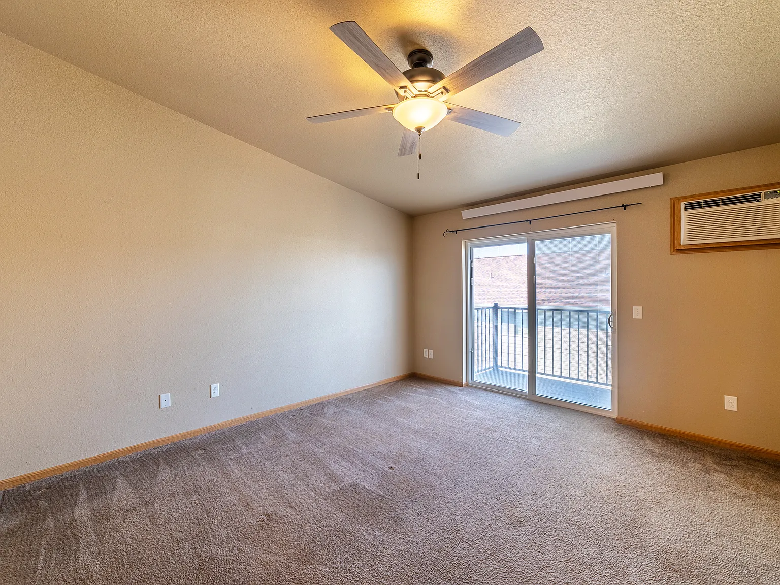 27th Townhomes - 507- 4 — Photo 4