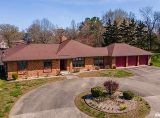 10 Butternut Hill Dr, Carbondale, IL 62903