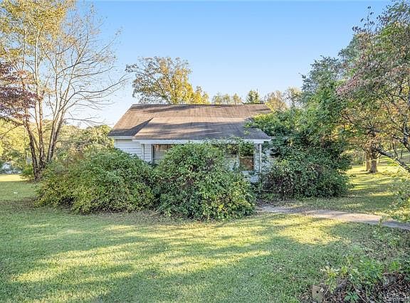2nd image of 1517 W May Ave