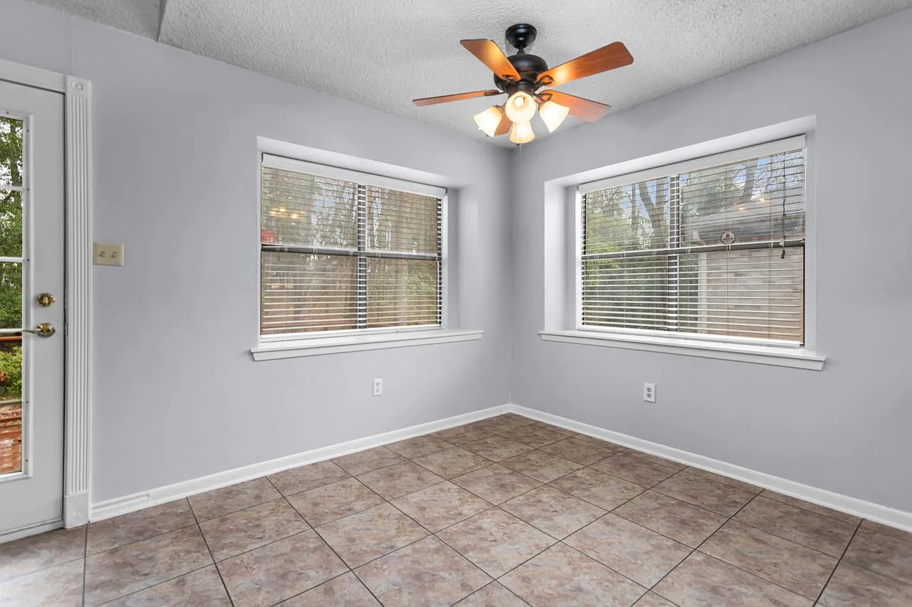 3 bed, 1353 sqft, $1,600 — Photo 4