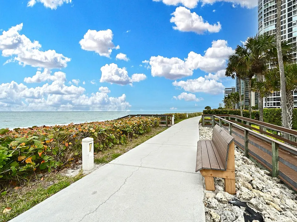 4501 Gulf Shore Blvd N #404