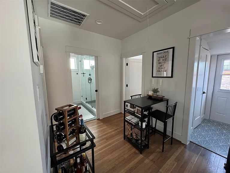 1033 Adele St — Photo 9
