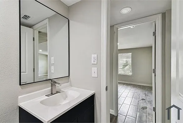 10625 Bay Hills Cir — Photo 15
