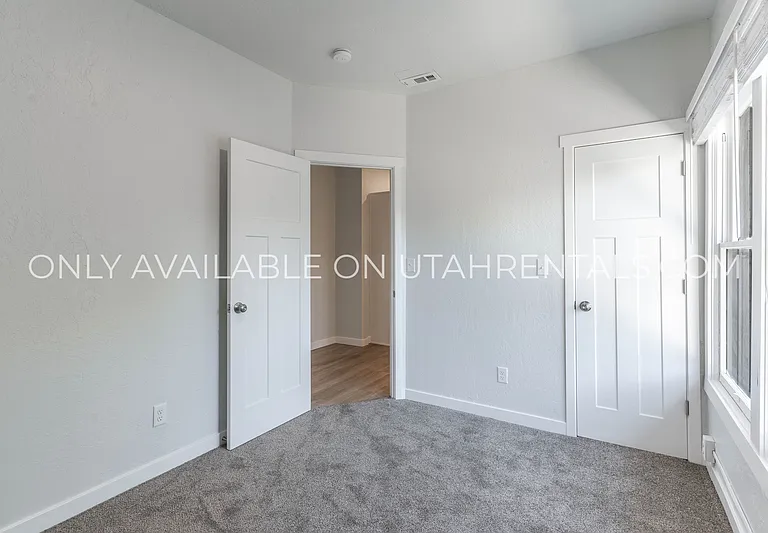 231 W 400 N — Photo 16