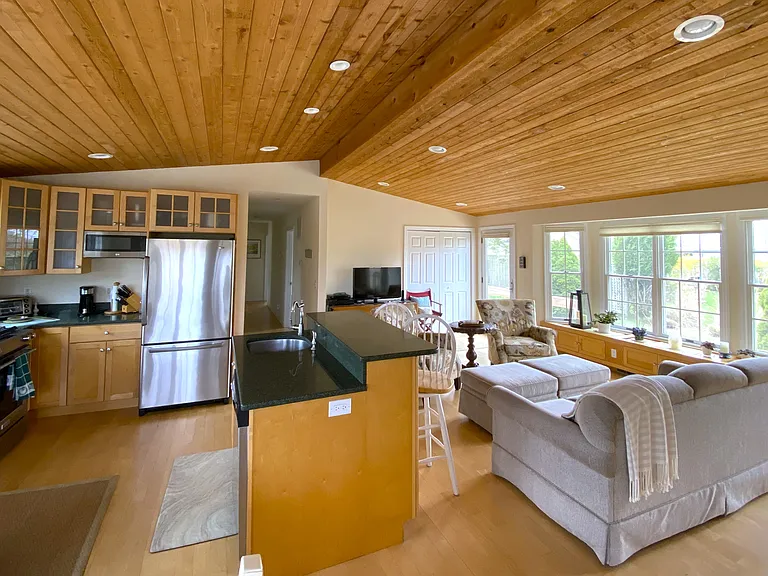 50 E Lake Dr — Photo 5