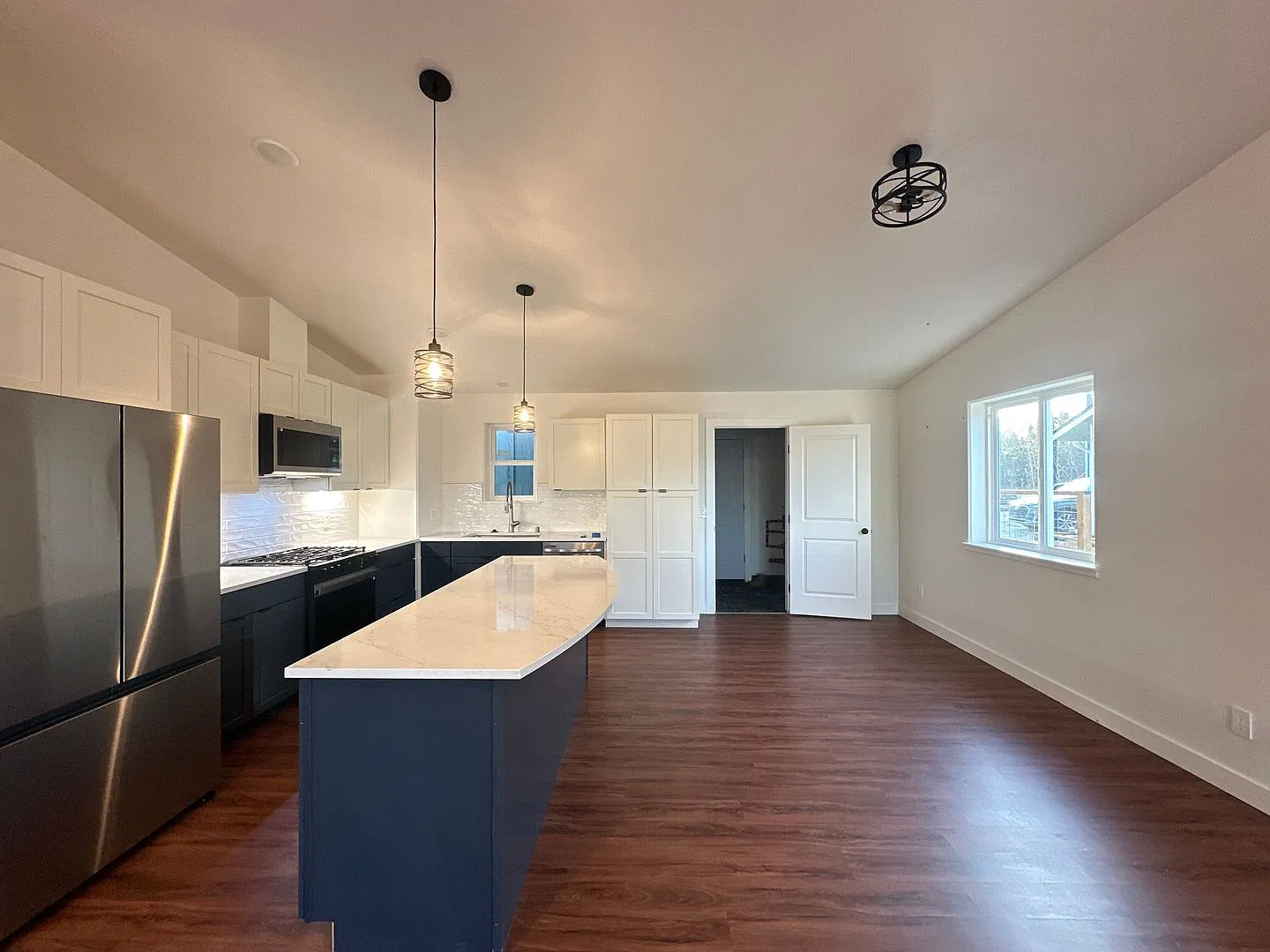 3 Bed/2Bath duplex with Garage in North Pole, tenant only pays electric — Photo 2