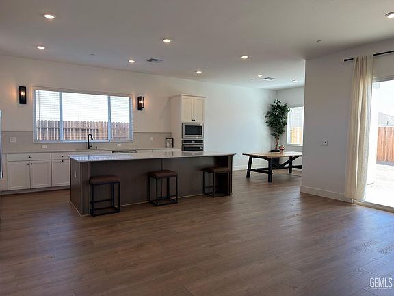 5th image of 8301 Merrion Square Ave