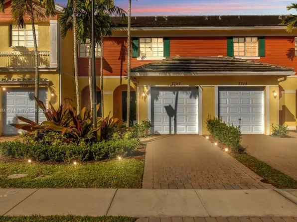 7727 Deercreek Ct, Davie, FL 33328