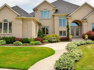 51956 Black Hills Ln, Macomb, MI 48042