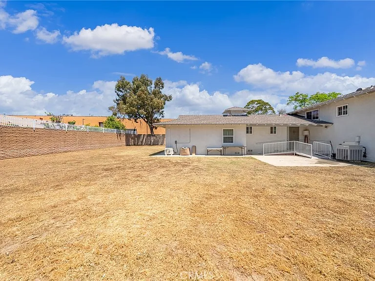 1345 S Jellick Ave — Photo 36