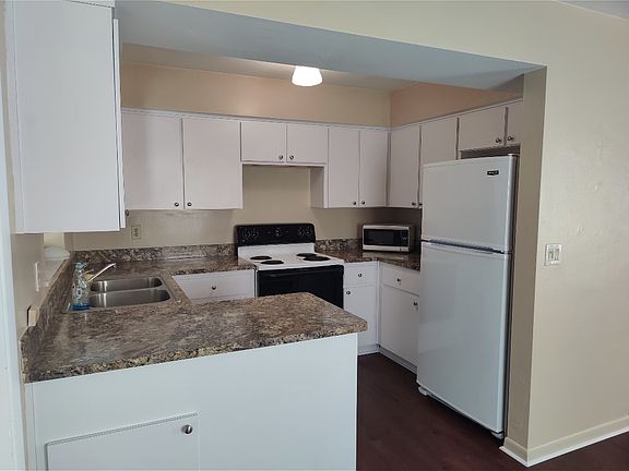 5th image of 1111 Cobblestone Dr