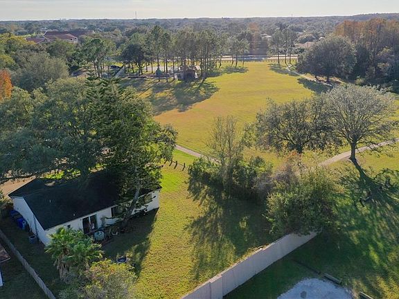 3rd image of 4841 Cypress Tree Dr