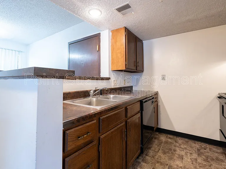 844 N Waco Ave — Photo 30