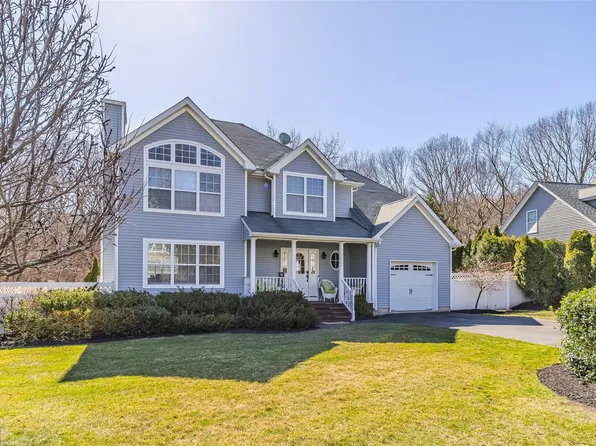 18 Gladysz Way, Port Jefferson, NY 11777