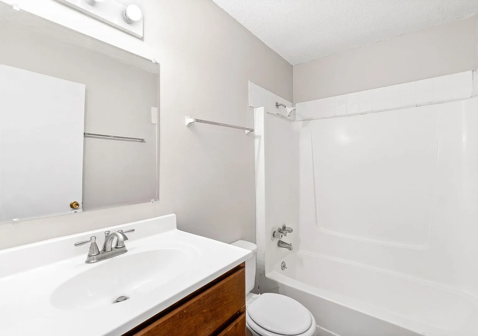 1231 Stateline Road — Photo 4