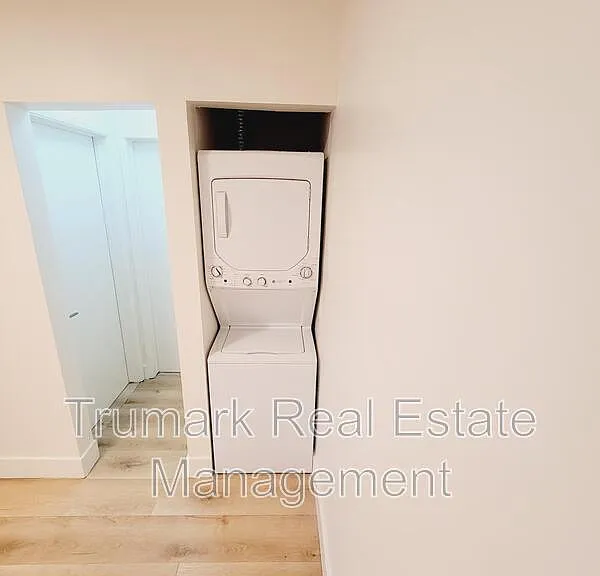 1422 E Maple St #7 — Photo 7