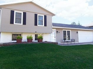 40 Clive Dr NW, Cedar Rapids, IA 52405