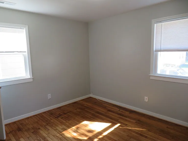 327 S 13th Ave — Photo 9