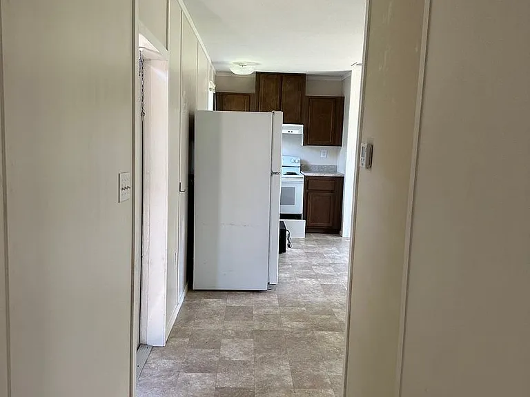 2501 S Broadway Ave — Photo 35