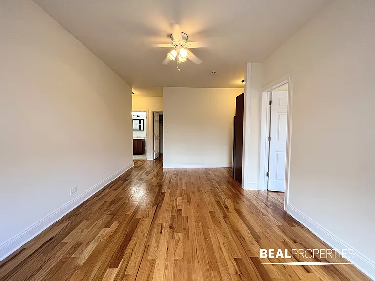622-30 West Cornelia Avenue — Photo 34