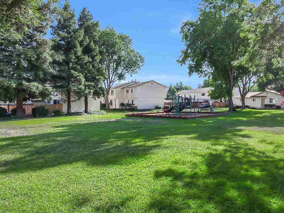 2nd image of 3875 Belmont Way