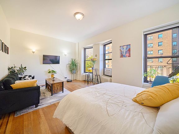 3rd image of 78 Manhattan Ave APT 4H