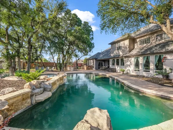 100 Oakview Dr, Hudson Oaks, TX 76087