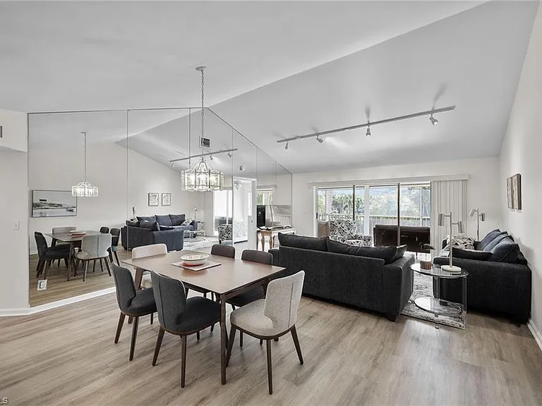 4240 Lake Forest Dr #423 — Photo 4