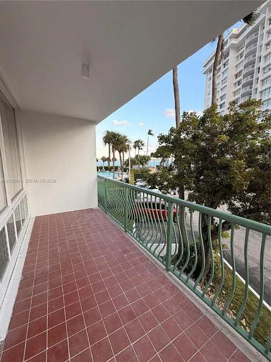 1408 Brickell Bay Dr — Photo 3