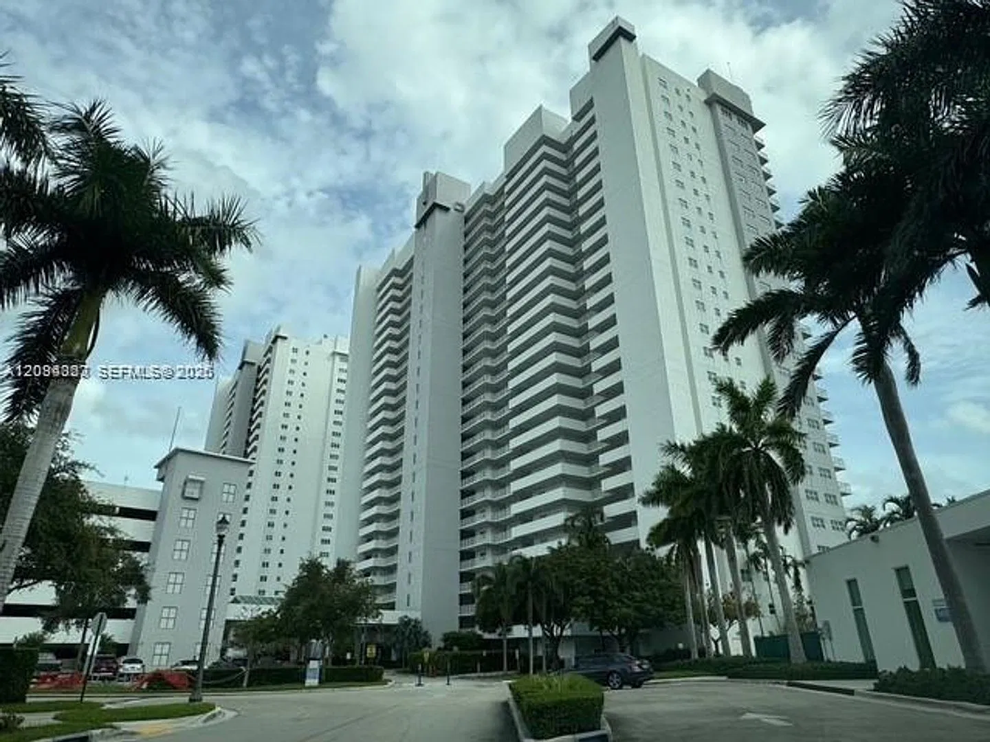 15051 Royal Oaks Ln cu-701, North Miami, FL 33181 — Photo 3