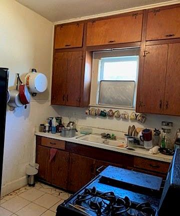 5th image of 2409 Pearl Ave