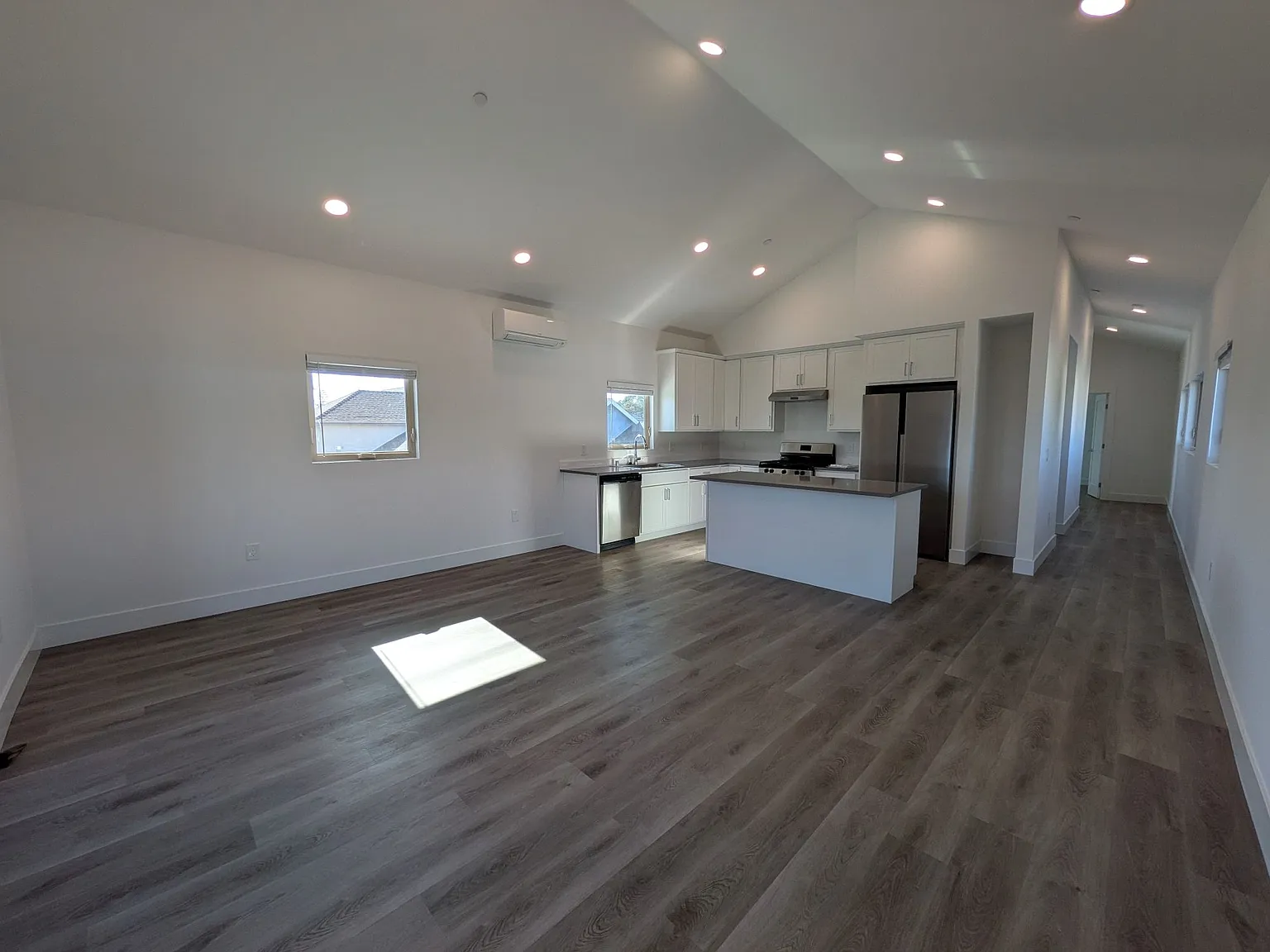 2 bed, 1000 sqft, $3,000 — Photo 3