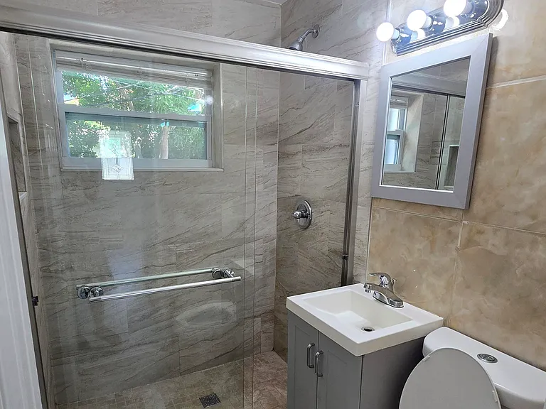 2849 NE 13th Ave — Photo 4