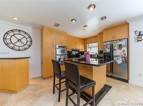 2nd image of 940 Aguero Ave