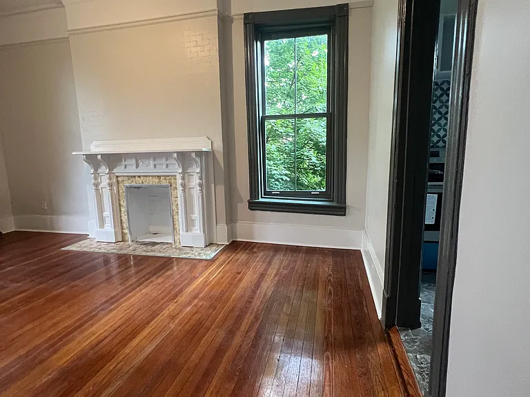 286 Grand St #302 — Photo 5
