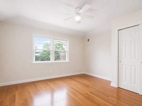 5th image of 137 Lafayette Ave #1