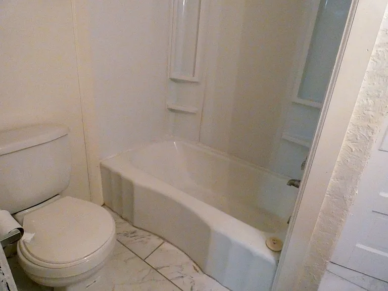 1405 W 42nd St — Photo 13