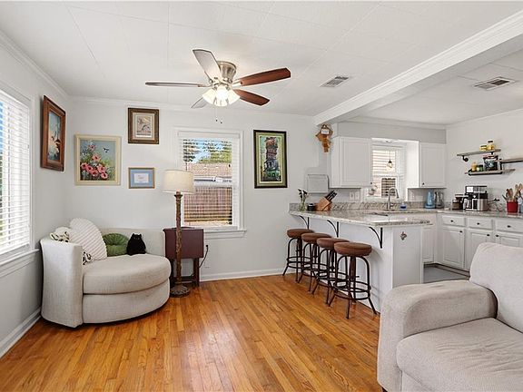 3rd image of 708 Houma Blvd