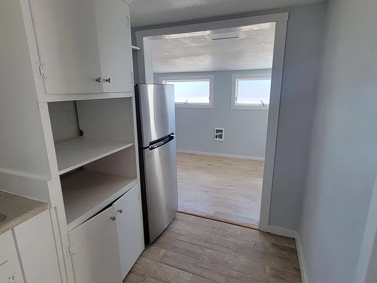 1315 W 4th St — Photo 12