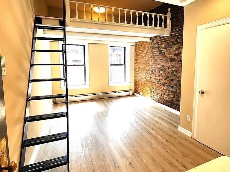 407 W 39th St #W5B — Photo 1